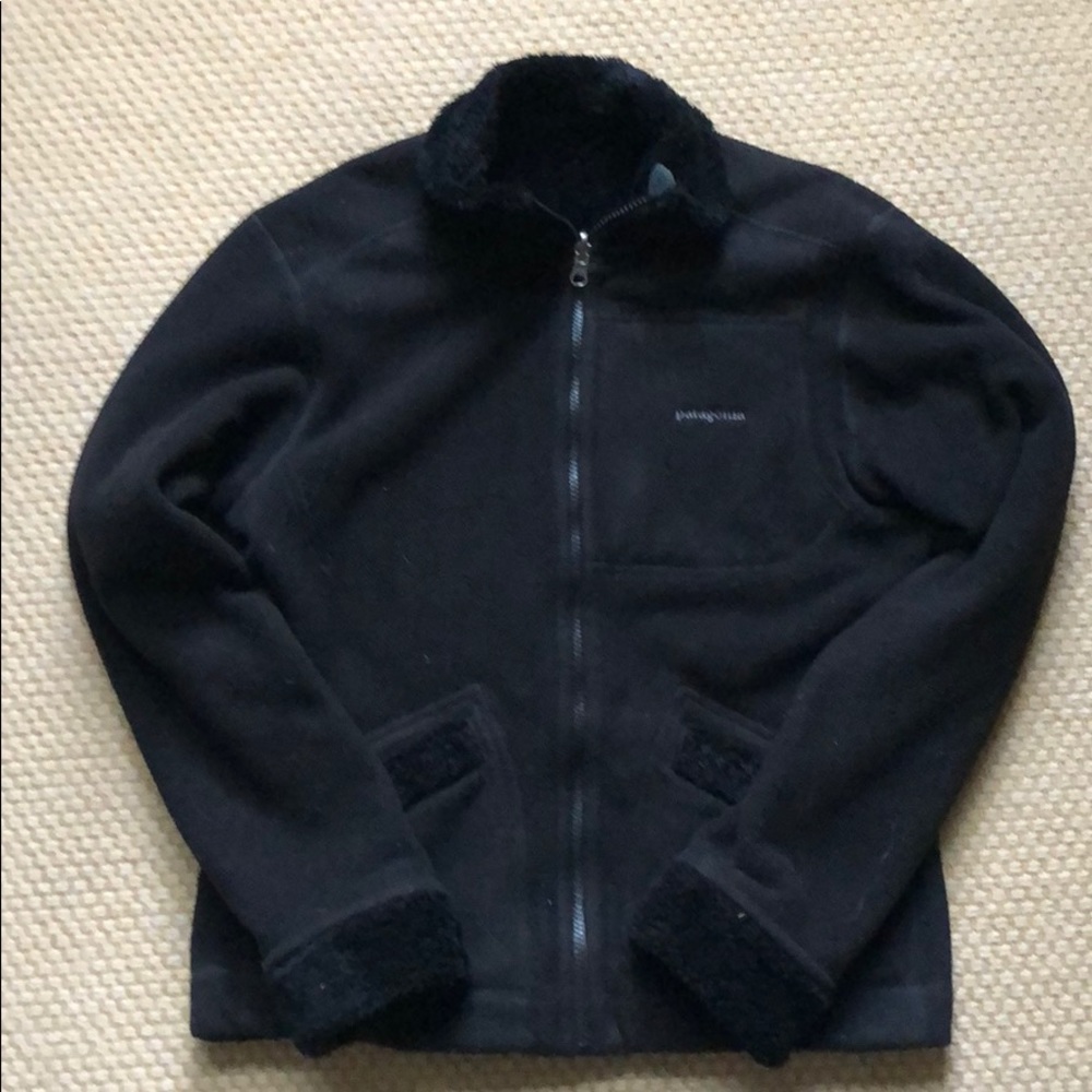 Women’s reversible Patagonia fleece jacket